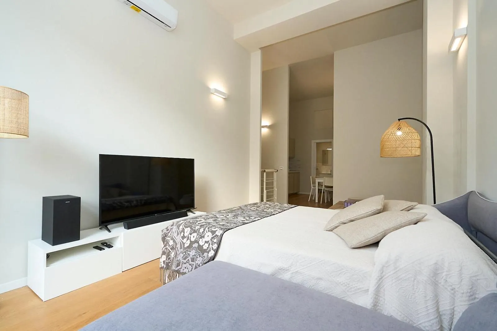 Апартаменты Duomo Luxury Loft A Step From Duomo Милан 0*,  Италия